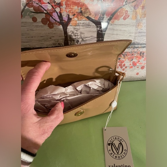 NWT $210 Valentino Orlandi Tan Crossbody 
Gold Braided Chanel Like Strap - Picture 5 of 13